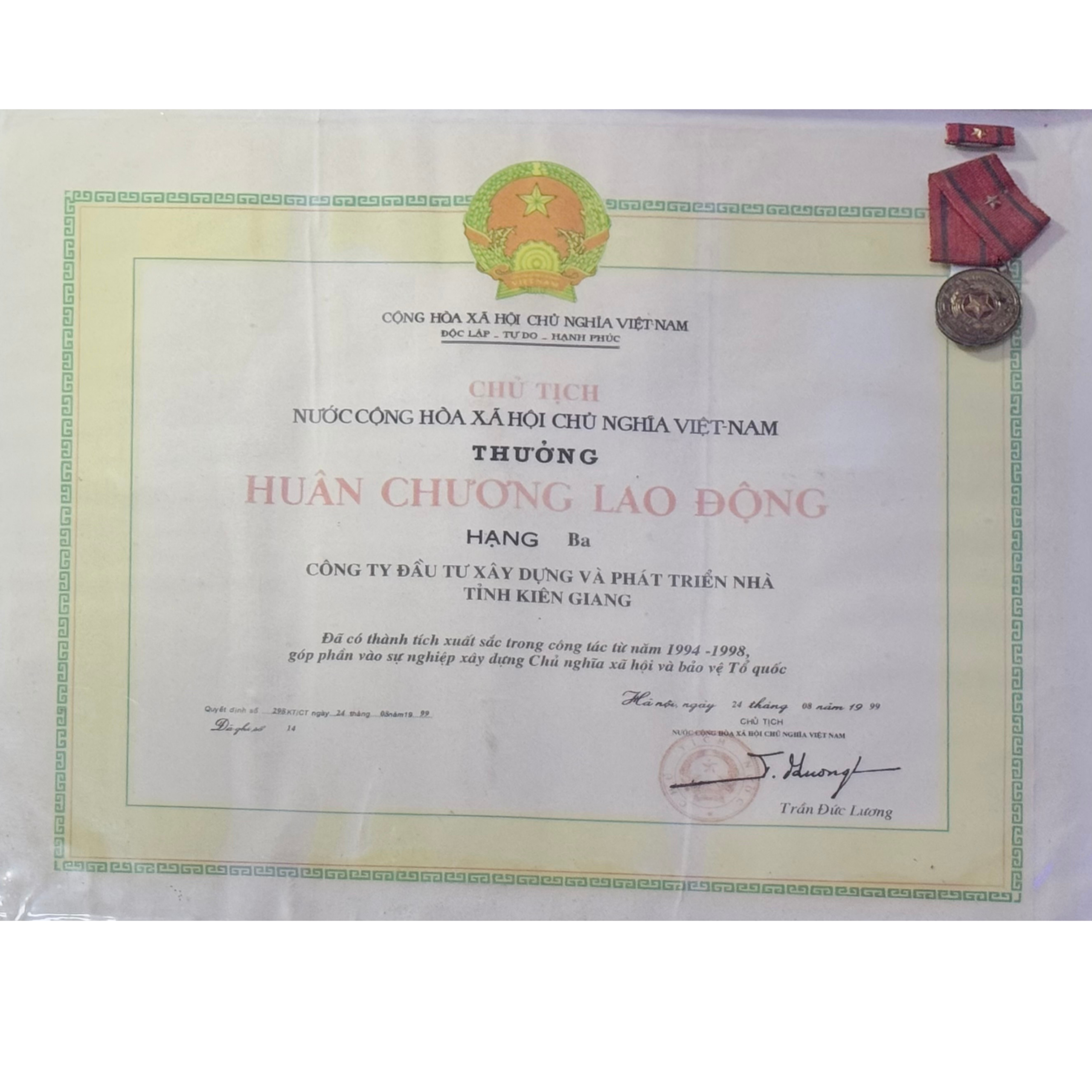 HUÂN CHƯƠNG LAO ĐỘNG HẠNG BA 