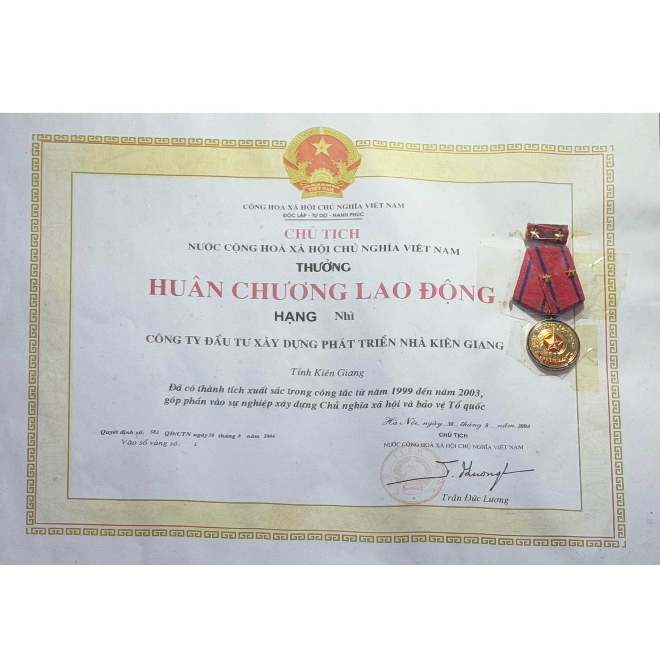 HUÂN CHƯƠNG LAO ĐỘNG HẠNG NHÌ 