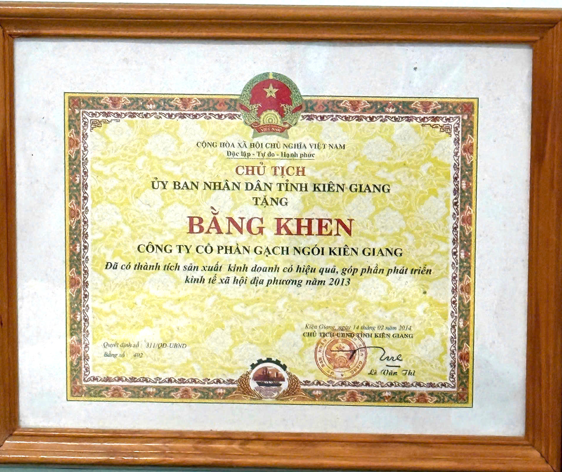 BẰNG KHEN THÀNH TÍCH SẢN XUẤT KINH DOANH CÓ HIỆU QUẢ GÓP PHẦN PHÁT TRIỂN KINH TẾ XÃ HỘI ĐỊA PHƯƠNG